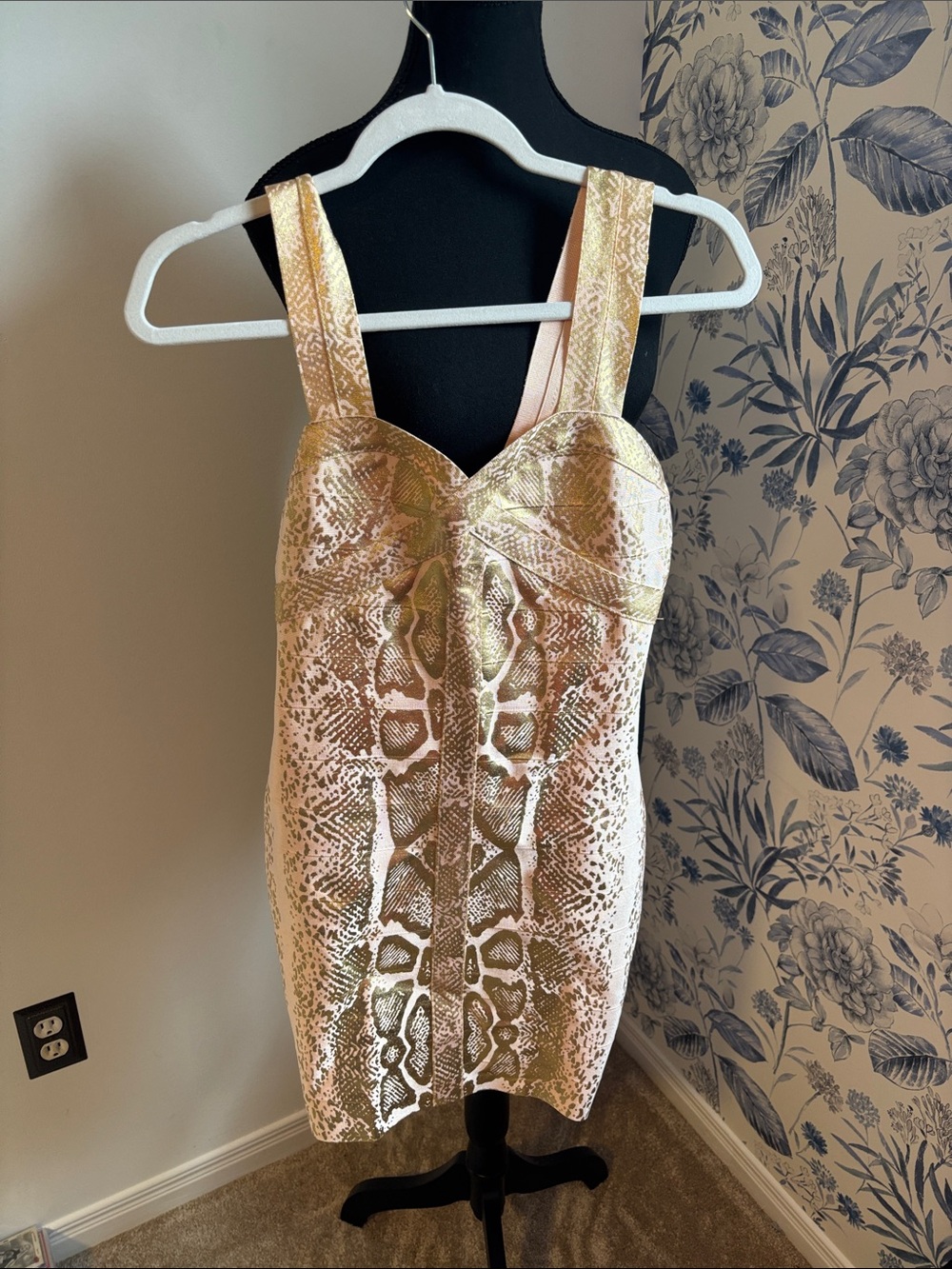 Fashion Nova - SLITHER TO ME DRESS -Gold- pink Snake-Print
